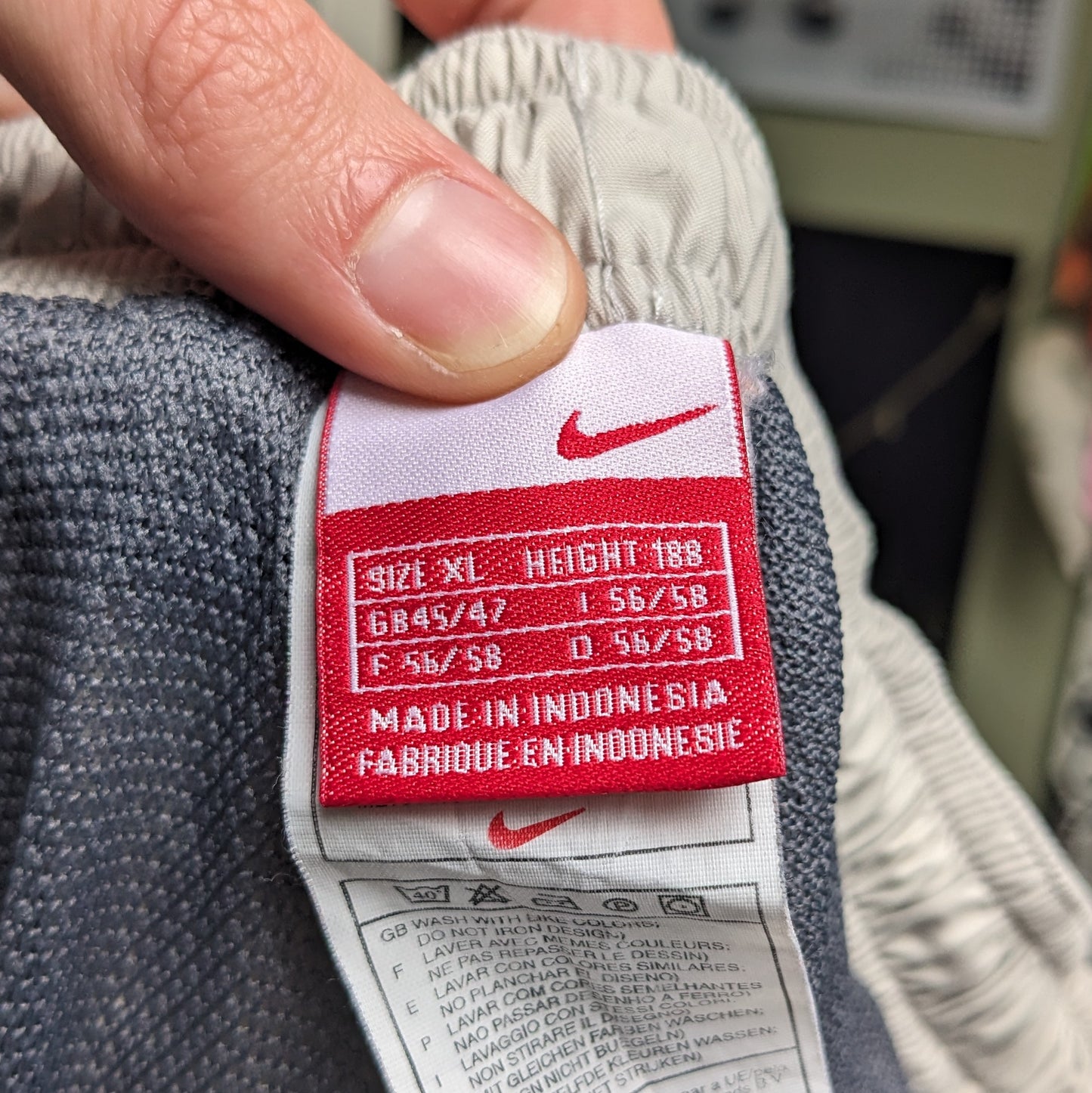 Nike / Adjustable Shell Trackies / XL