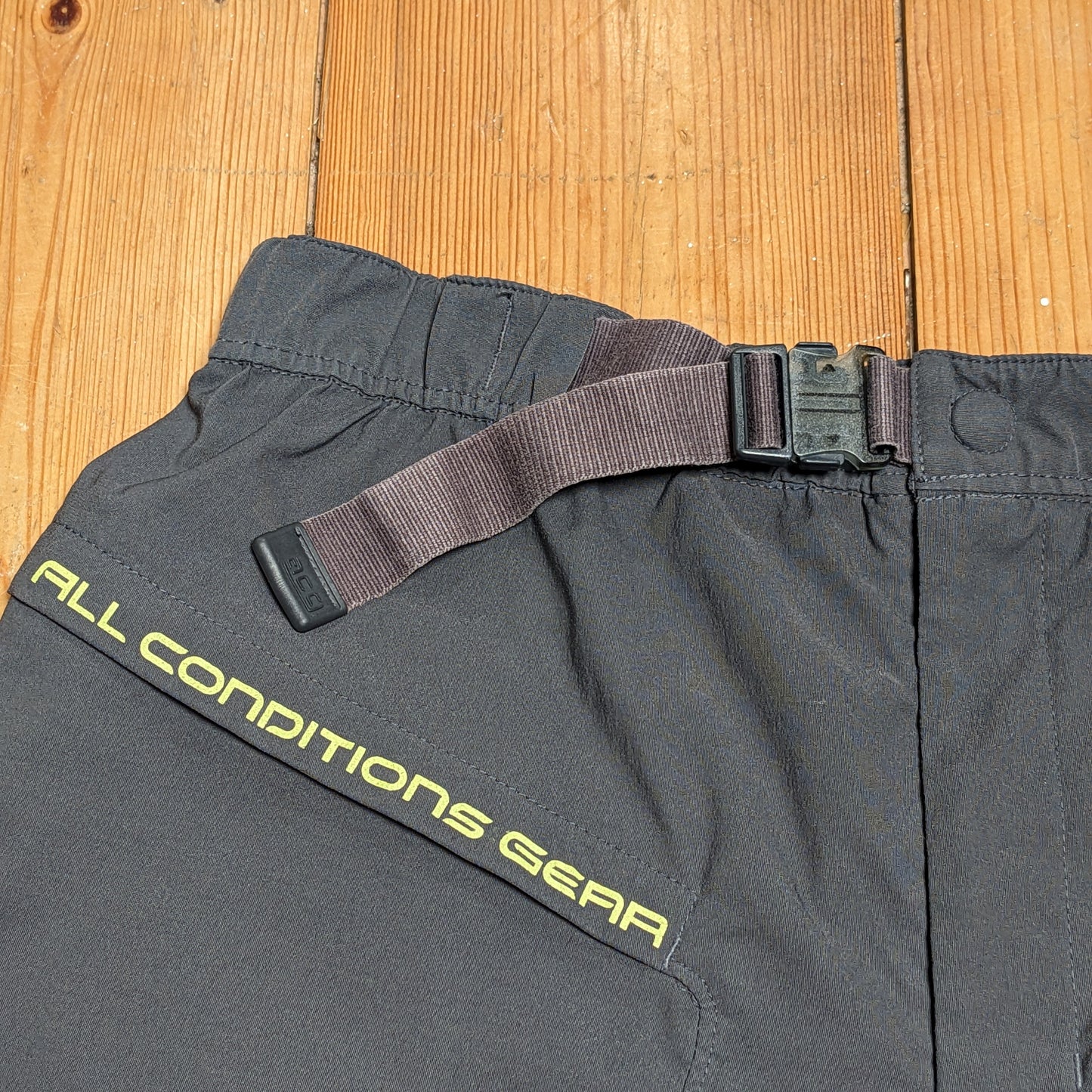 Nike ACG / 5 Pocket Shorts / M