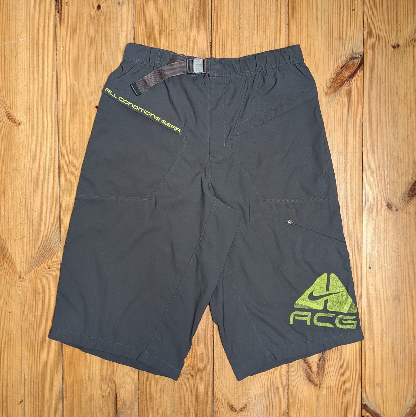 Nike ACG / 5 Pocket Shorts / M